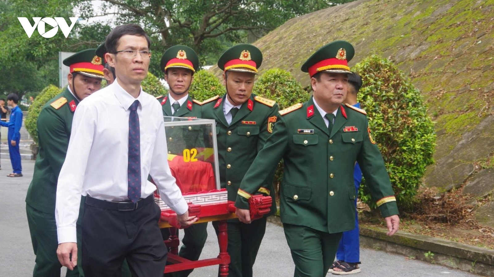 Lễ an táng 14 hài cốt liệt sĩ tại Nghĩa trang liệt sĩ xã Khe Sanh, tỉnh Quảng Trị